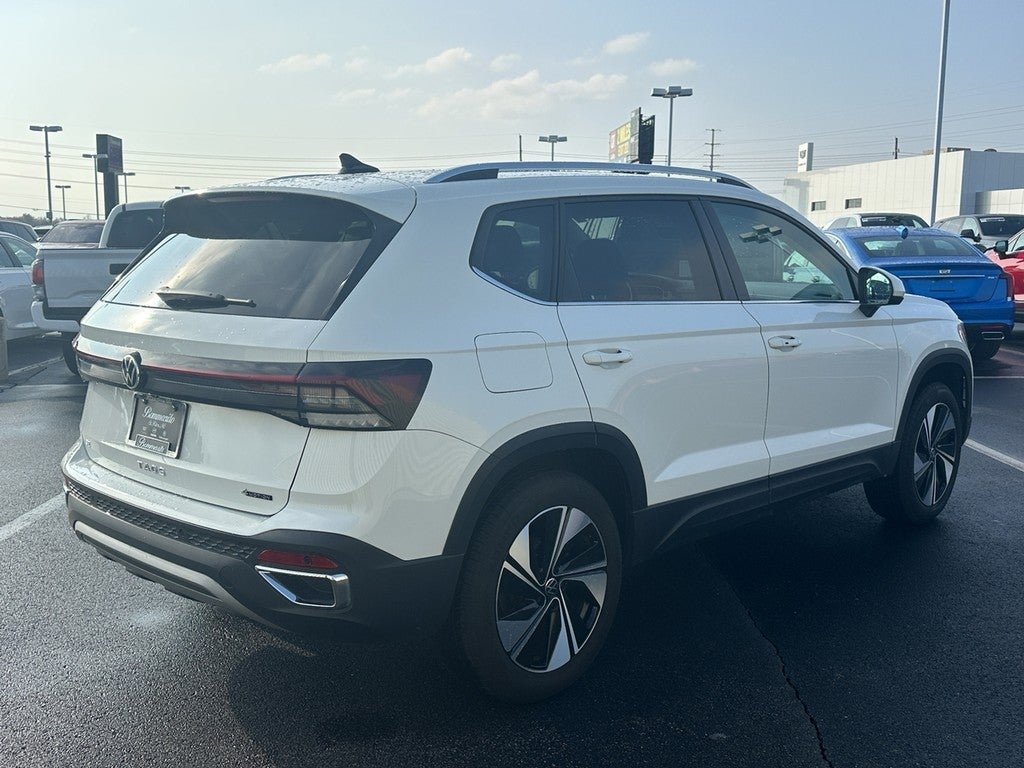 2025 Volkswagen Taos SE 4MOTION
