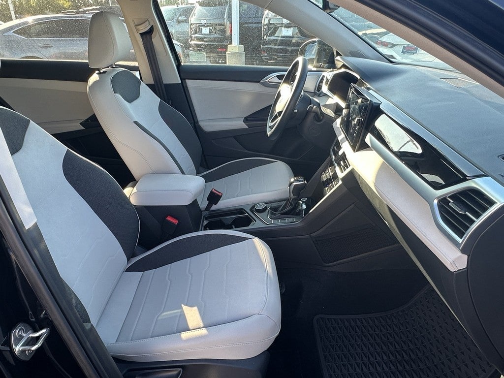 2025 Volkswagen Taos SE 4MOTION