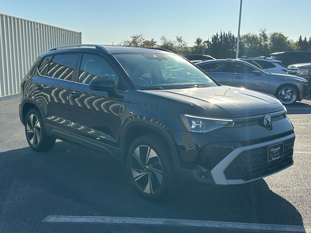 2025 Volkswagen Taos SE 4MOTION