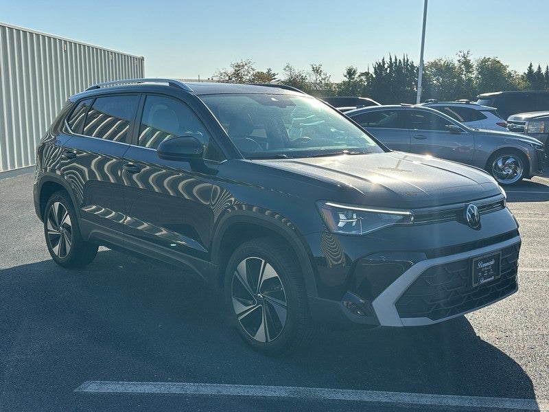 2025 Volkswagen Taos SE 4MOTION