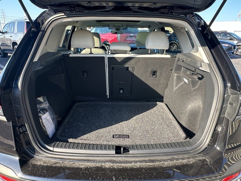 2025 Volkswagen Taos SE 4MOTION