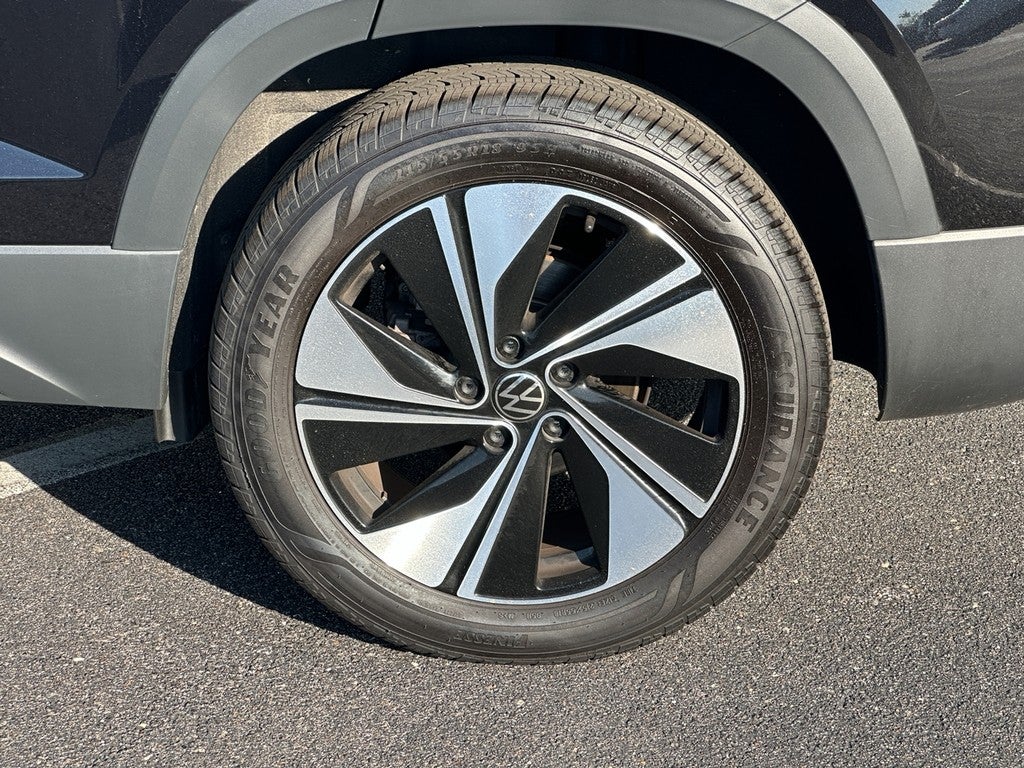 2025 Volkswagen Taos SE 4MOTION