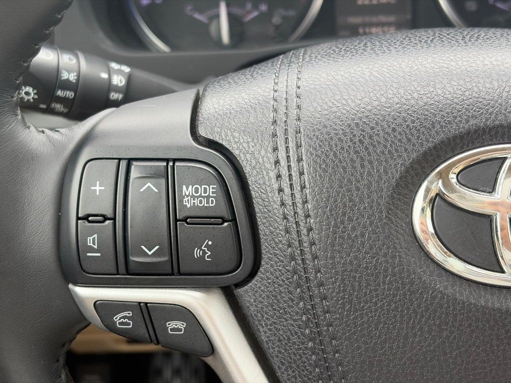 2016 Toyota Highlander AWD 4dr V6 XLE (Natl)