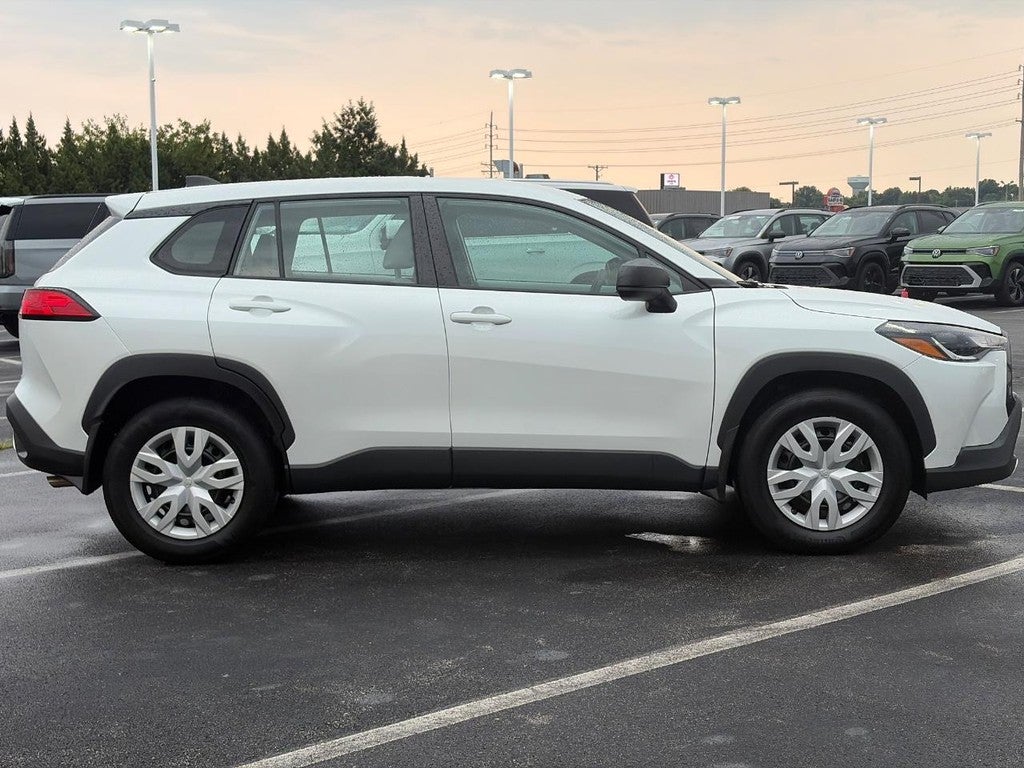 2022 Toyota Corolla Cross L 4WD (Natl)