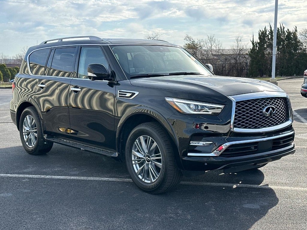 2023 INFINITI QX80 LUXE AWD