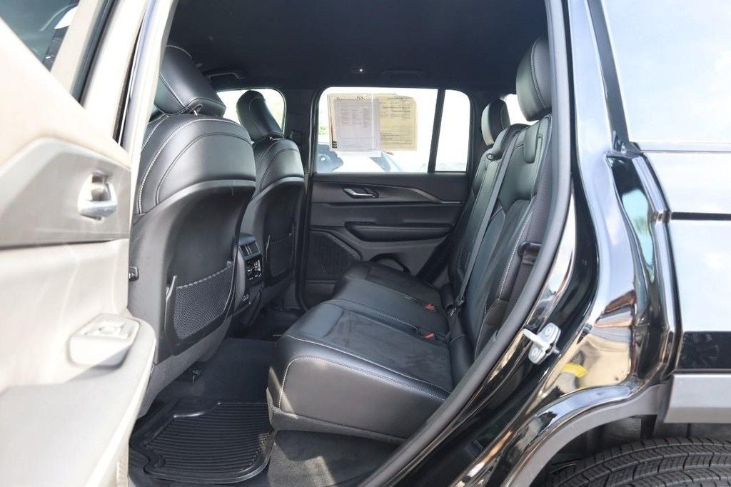 2025 Jeep Grand Cherokee Altitude 4WD