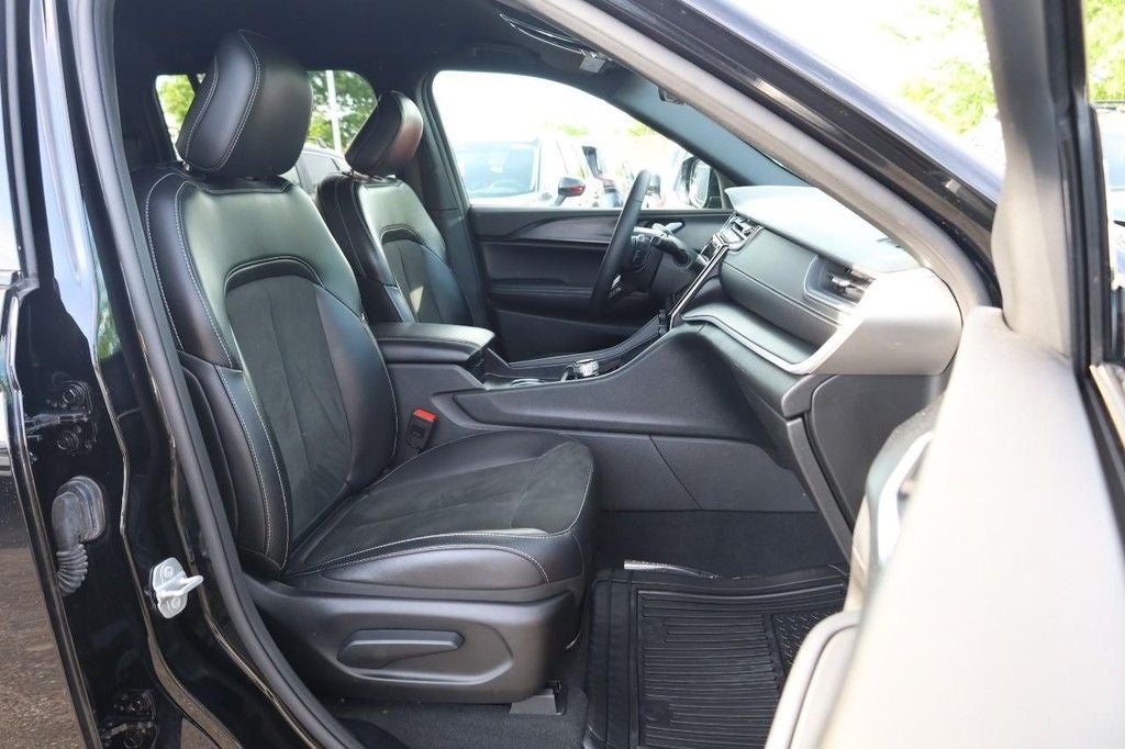 2025 Jeep Grand Cherokee Altitude 4WD