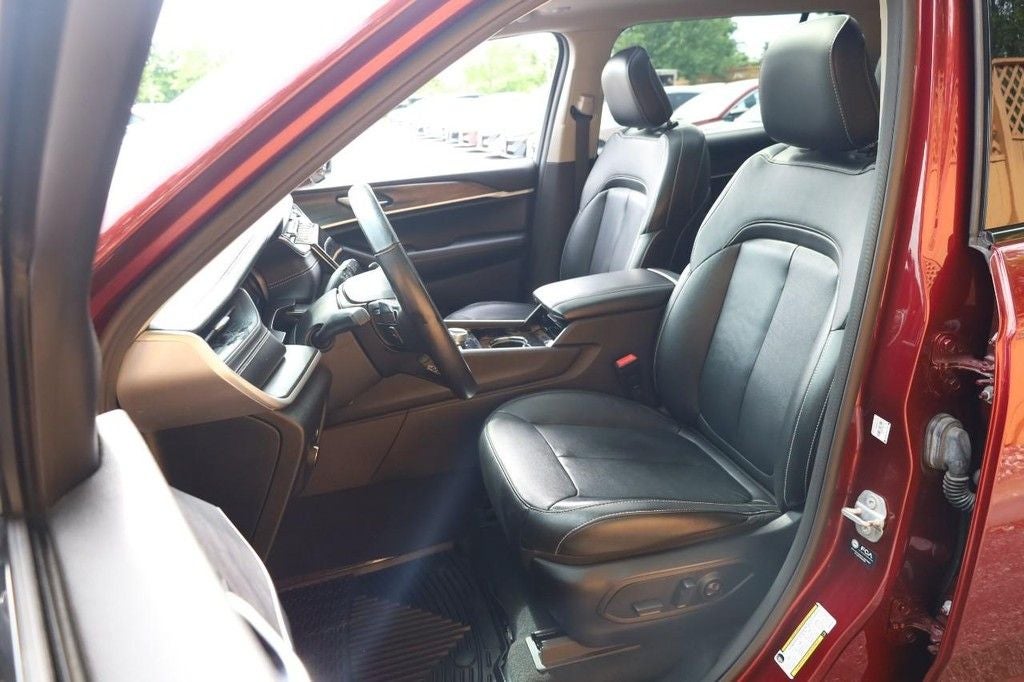 2022 Jeep Grand Cherokee L Limited 4WD w/ Panoramic Moonroof [MotorTrend Certified]