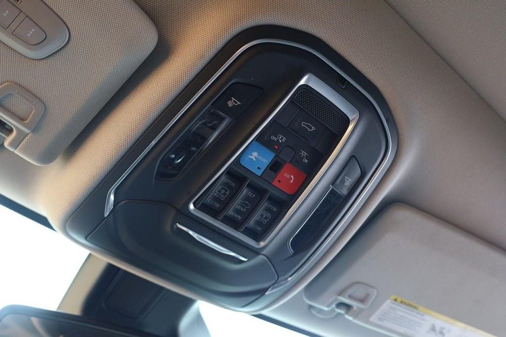 2022 Jeep Grand Cherokee L Limited 4WD w/ Panoramic Moonroof [MotorTrend Certified]