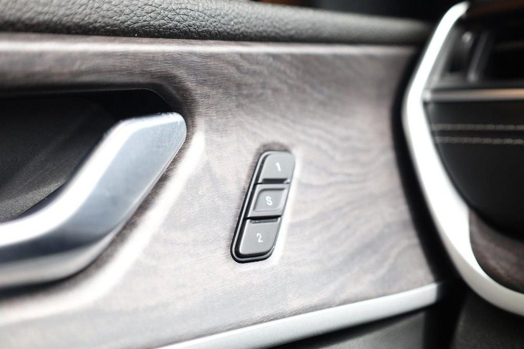 2022 Jeep Grand Cherokee L Limited 4WD w/ Panoramic Moonroof [MotorTrend Certified]