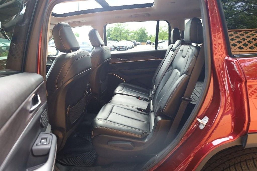 2022 Jeep Grand Cherokee L Limited 4WD w/ Panoramic Moonroof [MotorTrend Certified]