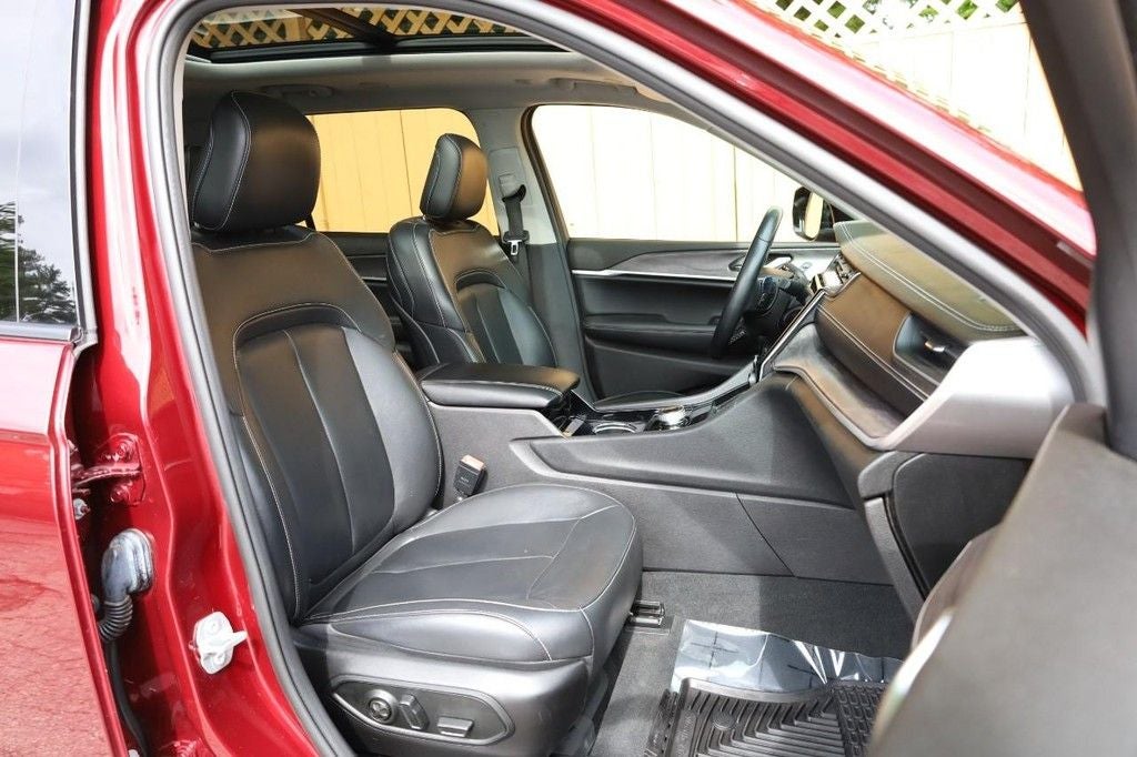 2022 Jeep Grand Cherokee L Limited 4WD w/ Panoramic Moonroof [MotorTrend Certified]
