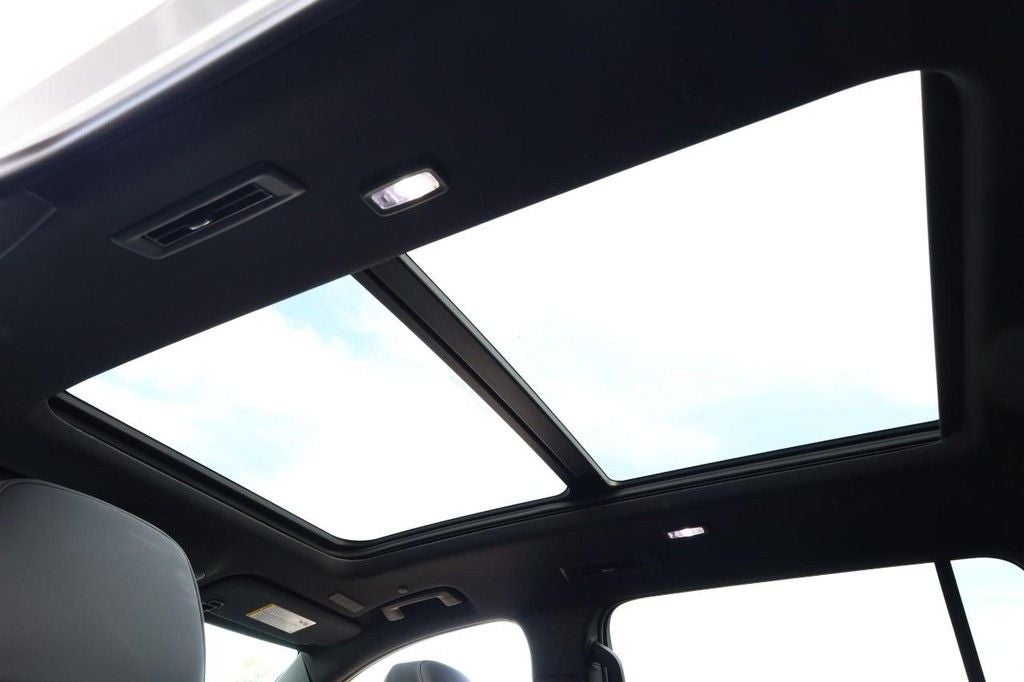 2025 GMC Acadia AT4 AWD w/ Panoramic Moonroof [MotorTrend Certified]