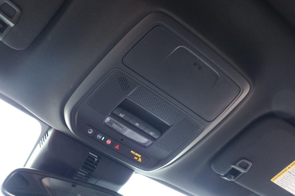 2025 GMC Acadia AT4 AWD w/ Panoramic Moonroof [MotorTrend Certified]