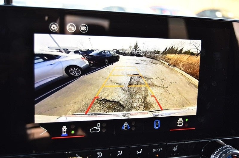 2024 GMC Canyon AT4 4WD Technology & Trailering Packages