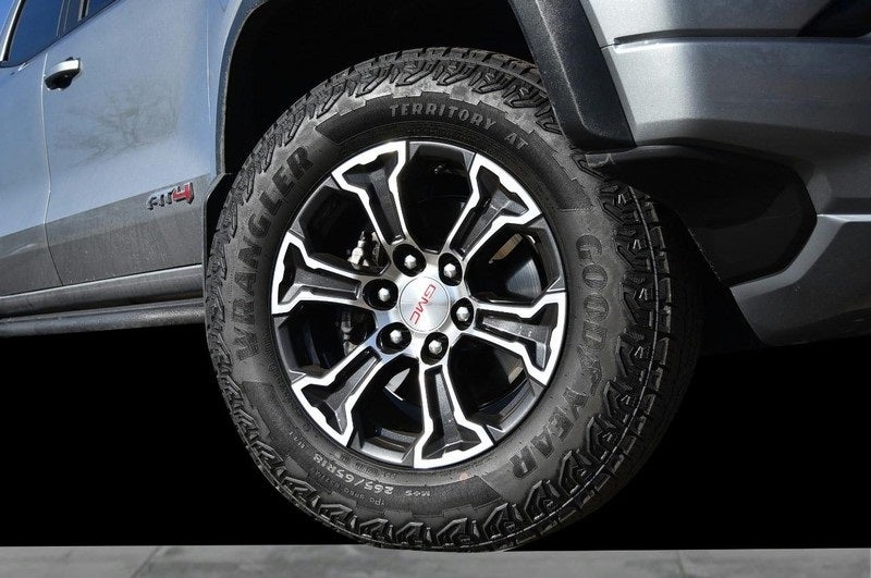 2024 GMC Canyon AT4 4WD Technology & Trailering Packages