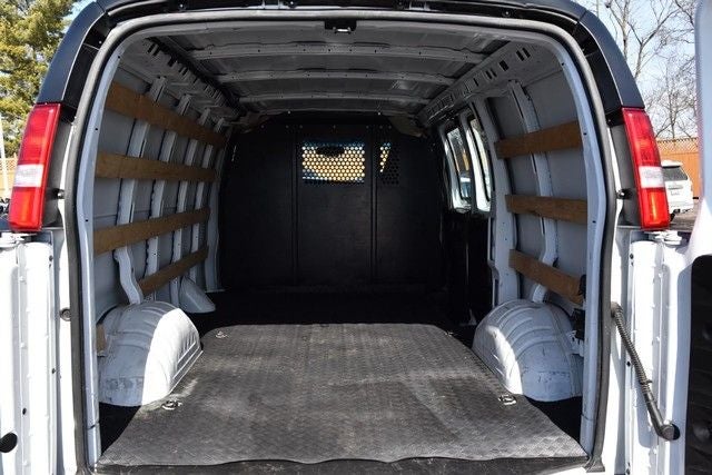 2024 GMC Savana 2500 Cargo Van Convenience & Chrome Appearance Packages