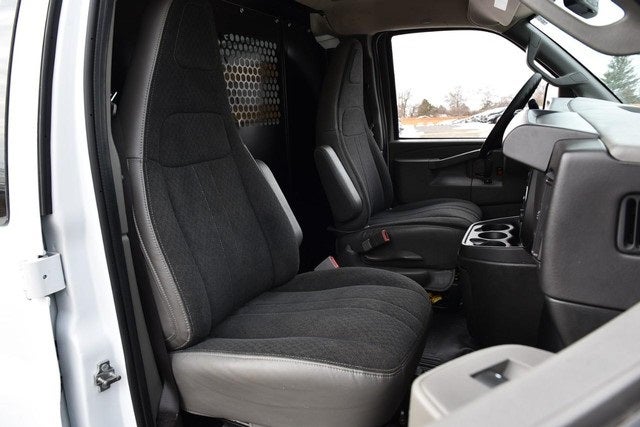2024 GMC Savana 2500 Cargo Van Convenience & Chrome Appearance Packages