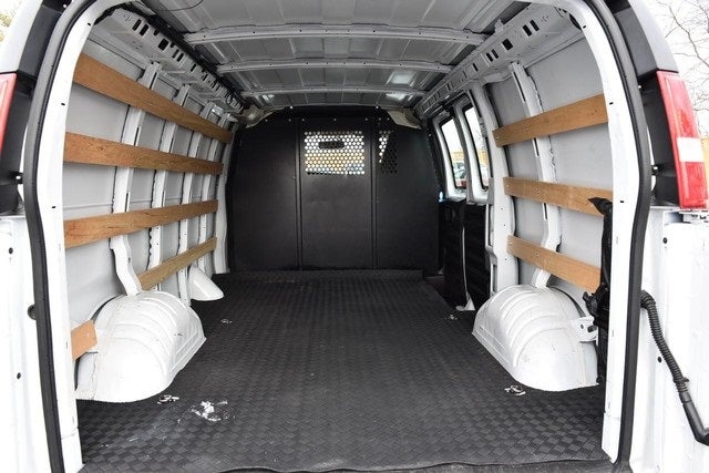 2024 GMC Savana 2500 Cargo Van Convenience & Chrome Appearance Packages