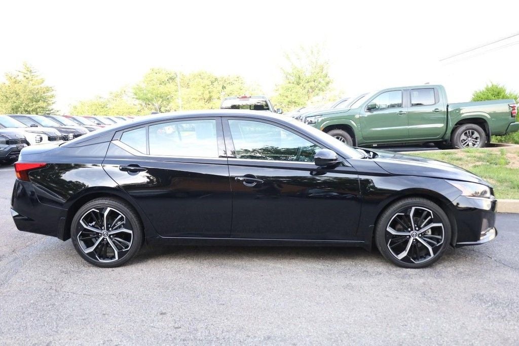 2025 Nissan Altima SR