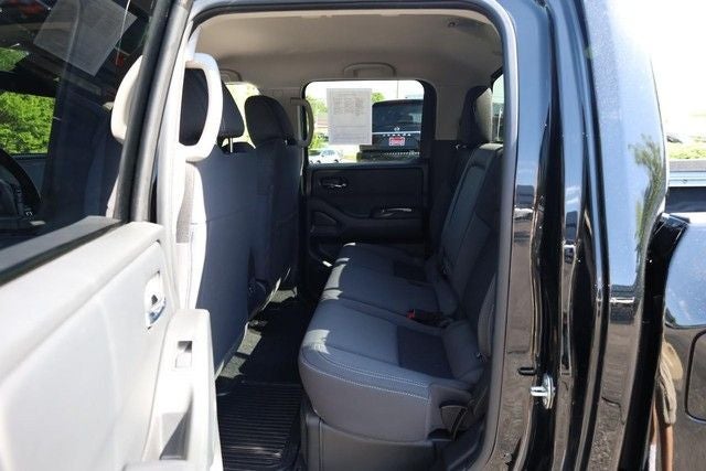 2025 Nissan Frontier Crew Cab SV