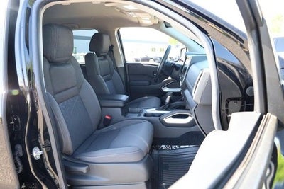 2025 Nissan Frontier Crew Cab SV