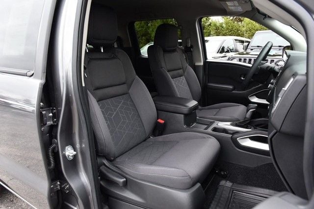 2025 Nissan Frontier Crew Cab SV