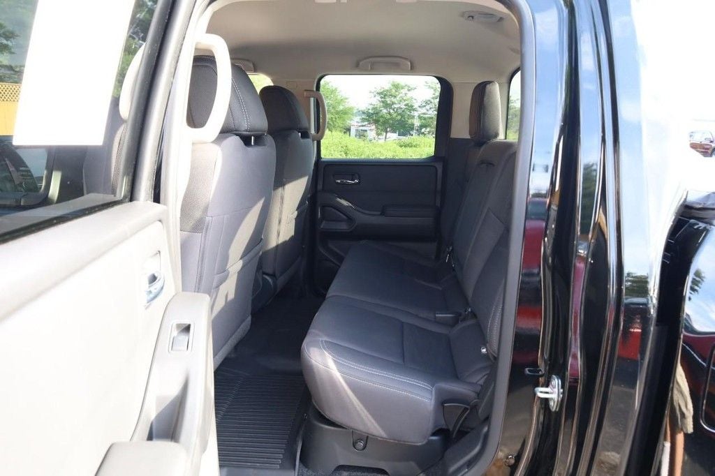 2022 Nissan Frontier Crew Cab SV