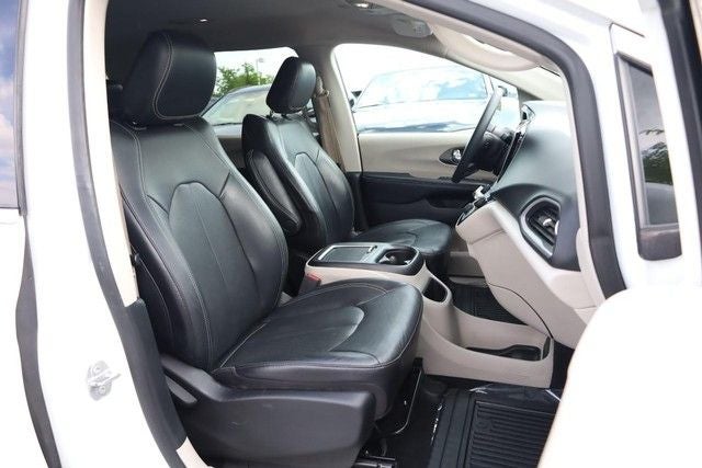 2022 Chrysler Pacifica Touring L [MotorTrend Certified]