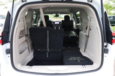 2022 Chrysler Pacifica Touring L [MotorTrend Certified]