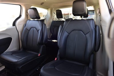 2024 Chrysler Pacifica Hybrid Select