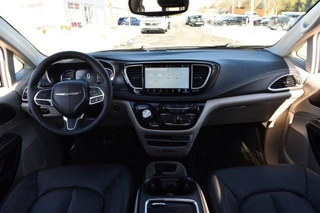 2024 Chrysler Pacifica Hybrid Select