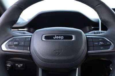 2025 Jeep Compass Latitude Sun & Sound / Convenience Group