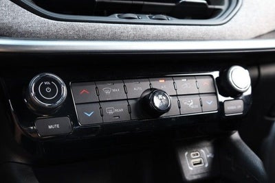 2025 Jeep Compass Latitude Sun & Sound / Convenience Group