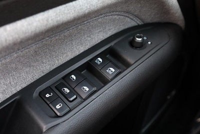 2025 Jeep Compass Latitude Sun & Sound / Convenience Group