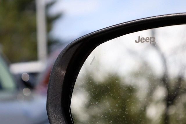 2025 Jeep Compass Latitude Sun & Sound / Convenience Group