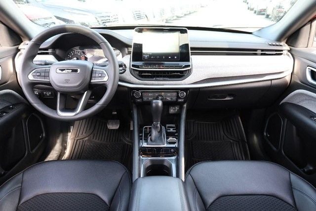 2025 Jeep Compass Latitude Sun & Sound / Convenience Group