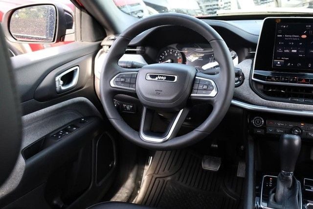 2025 Jeep Compass Latitude Sun & Sound / Convenience Group