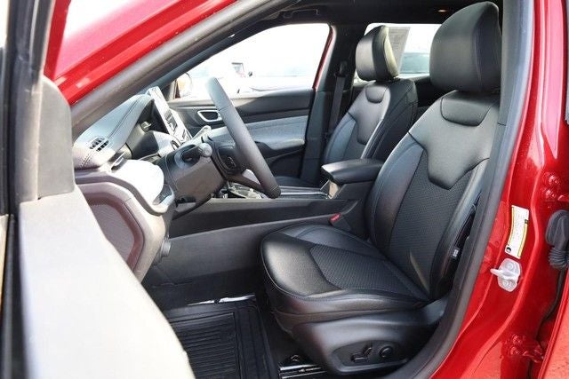 2025 Jeep Compass Latitude Sun & Sound / Convenience Group