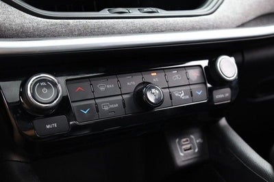 2025 Jeep Compass Latitude 4WD Sun & Sound / Convenience Group