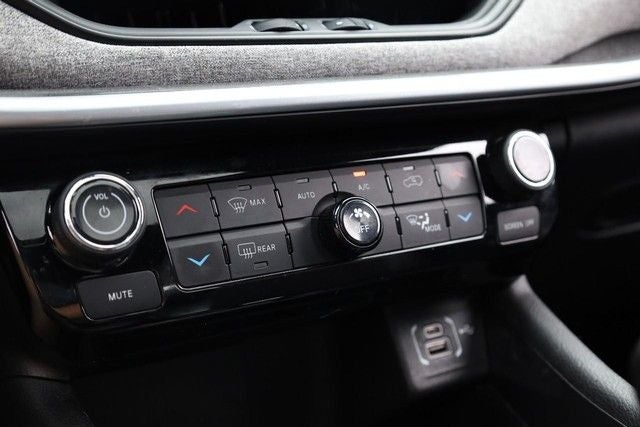 2025 Jeep Compass Latitude 4WD Sun & Sound / Convenience Group