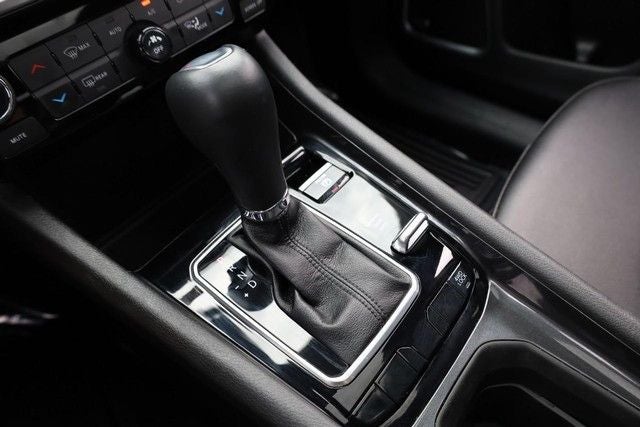 2025 Jeep Compass Latitude 4WD Sun & Sound / Convenience Group