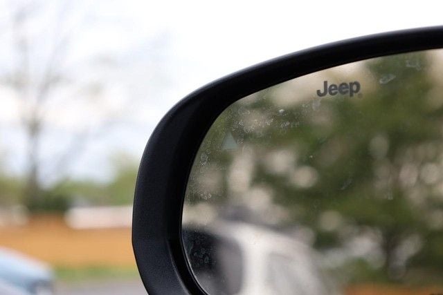 2025 Jeep Compass Latitude 4WD Sun & Sound / Convenience Group