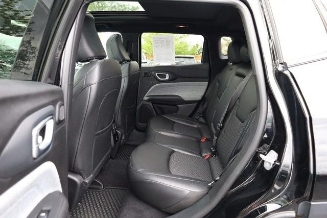 2025 Jeep Compass Latitude 4WD Sun & Sound / Convenience Group