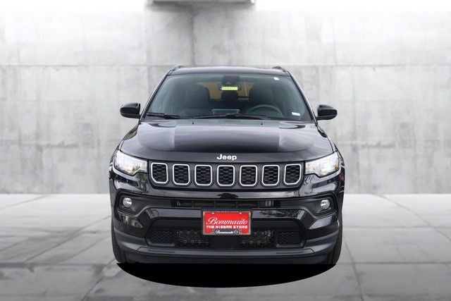 2025 Jeep Compass Latitude 4WD Sun & Sound / Convenience Group