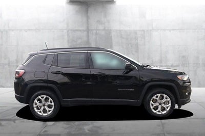 2025 Jeep Compass Latitude 4WD Sun & Sound / Convenience Group