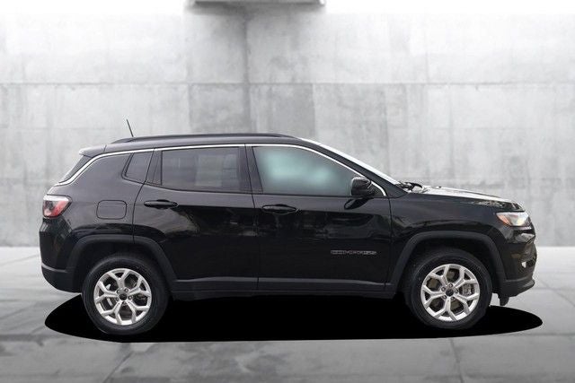 2025 Jeep Compass Latitude 4WD Sun & Sound / Convenience Group