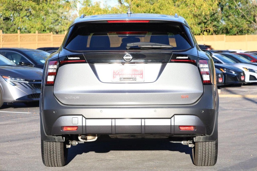 2025 Nissan Kicks SR