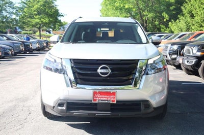 2025 Nissan Pathfinder SV