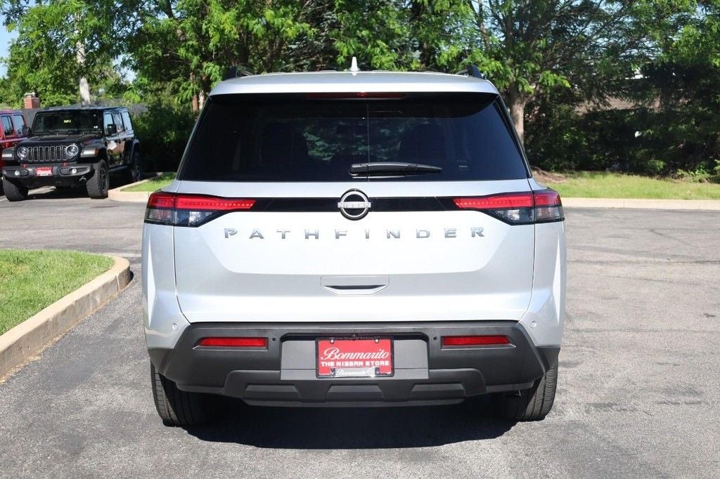 2025 Nissan Pathfinder SV